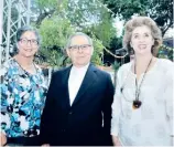  ??  ?? María Jiménez Mesón, Agripino Núñez Collado y Carmen Valdez.