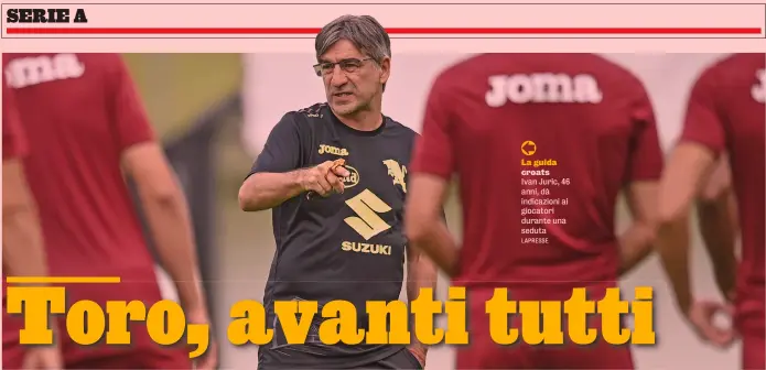  ?? LAPRESSE ?? La guida croats
Ivan Juric, 46 anni, dà indicazion­i ai giocatori durante una seduta