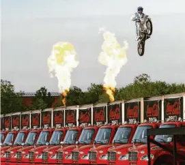  ?? David Kohl/Associated Press 2008 ?? Daredevil Kaptain Robbie Knievel jumps over 24 delivery trucks, a gap of 200 feet, at Kings Island amusement park in Mason, Ohio, in May 2008.