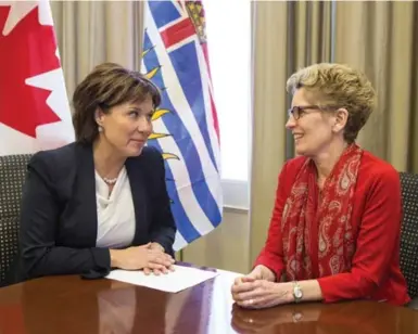  ?? CHRIS YOUNGTHE CANADIAN PRESS ?? Ontario Premier Kathleen Wynne, right, meets with former B.C. premier Christy Clark in 2014. The ultimate glass ceiling in Canadian politics seems to be getting re-elected as a woman, Bob Hepburn writes.