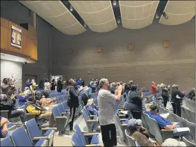  ?? LYRIC AQUINO — THE MORNING JOURNAL ?? Community members applaud Superinten­dent Jerome Davis after his superinten­dent update Sept. 14during a Clearview Board of Education meeting in Sheffield Township.