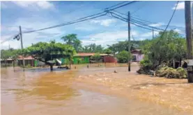  ?? ADRIÁN GALEANO ?? En El Bambú este sábado el agua todavía no había bajado.