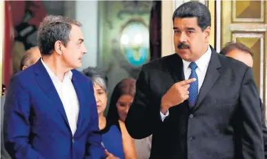  ?? CARLOS JASSO/REUTERS-18/5/2018 ?? Aliados. O Jose Luis Zapatero (E) conversa com Nicolás Maduro, em Caracas; proximidad­e ideológica