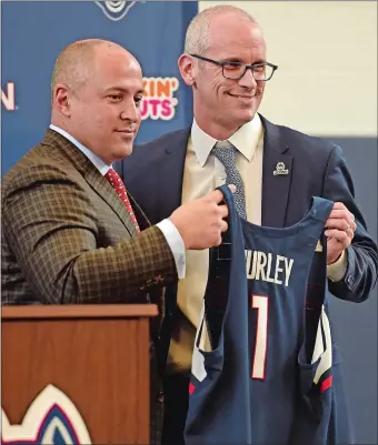  ?? SEAN D. ELLIOT/THE DAY ?? Dan Hurley, right, who was introduced as UConn’s new men’s basketball coach by athletic director David Benedict on March 23, has leaned heavily on fellow UConn coaches while transition­ing into his new role.