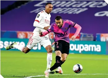  ?? / FOTO: AFP ?? Kylian Mbappé contribuyó con un doblete en la victoria frente al Lyon.