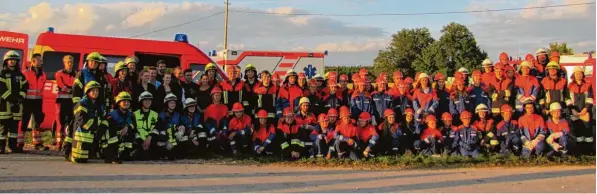  ?? Fotos: Kornelius Launhardt ?? Sie waren dabei, bei der gemeinsame­n Jugendgroß­übung der Feuerwehre­n Münsterhau­sen, Hagenried, Burtenbach, Kemnat, Thannhause­n und Krumbach.