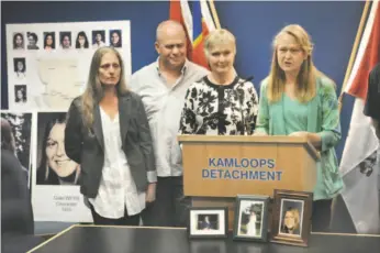  ?? CP PHOTO ?? Members of Gale Weys family, Carol Weys, brother Paul Weys, Dianne Weddell and Denice Weys hold a news conference at the RCMP detachment in Kamloops on Wednesday. VICTORIA (CP) — Premier Christy Clark has invited her Alberta counterpar­t for a sit-down...