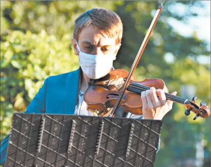  ?? JEFF VORVA/DAILY SOUTHTOWN PHOTOS ?? Brian Ostrega, of Beverly, plays the violin during the Sunset Sonata concert Wednesday at Lake Katherine in Palos Heights.