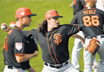  ?? Matt York / Associated Press ?? Pitcher Jeff Samardzija (center), working out last week, is attempting to overcome a shoulder injury. On Tuesday, he threw to hitters for the first time since an Aug. 24 rehab start.