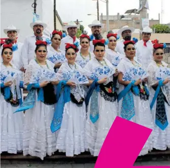  ?? ?? Grupo de Danza de la región IV en el Concurso Regional del SNTE