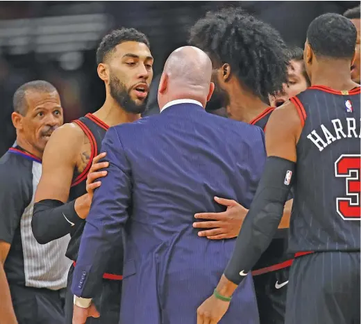 ?? GETTY IMAGES ?? The Bulls’ Denzel Valentine (left) holds back coach Jim Boylen during an altercatio­n with a referee Friday against the Warriors at the United Center.