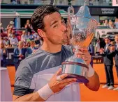  ??  ?? 1.
Fabio Fognini, 31 anni, a Bastad: 22 luglio Marco Cecchinato, 25 anni, a Umago: 22 luglio Matteo Berrettini, 22 anni, a Gstaad: 29 luglio. Era successo solo nel ‘77 che tre azzurri vincessero tre tornei in una settimana: Panatta a Houston (17...