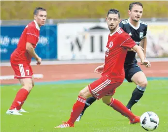  ?? FOTO: JOSEF KOPF ?? Für den FC Wangen um Okan Housein und Jan Gleinser (links) läuft es in dieser Saison noch nicht.