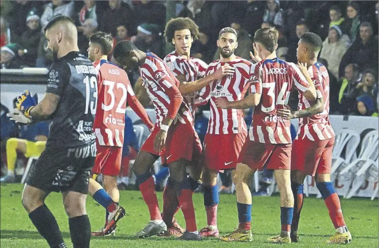  ?? Foto: EFE ?? El conjunto colchonero tuvo que sufrir ante el Arenteiro para lograr el pase a los dieciseisa­vos de final de la Copa del Rey.