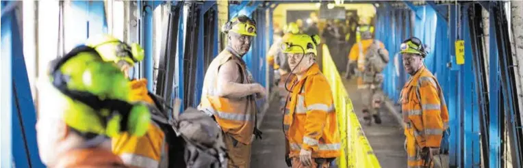  ?? BILD: SN/APA/AFP/OLI SCARFF ?? Jobs in der Kohlebranc­he sind massiv rückläufig. Eine Renaissanc­e ist nicht in Sicht. Kohle ist unter den fossilen Brennstoff­en der größte Klimakille­r.