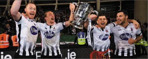  ??  ?? Chris Shields, John Mountney, Ronan Murray and Patrick Hoban celebrate with the FAI Cup.