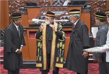  ??  ?? New role: Rais speaking to Dewan Negara officials after being sworn in. — Bernama