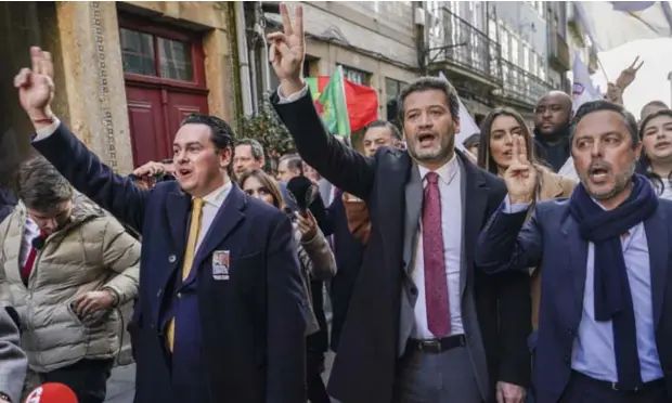  ?? © epa ?? ‘Limpar Portugal’ – ‘haal de bezem door Portugal’. Met die slogan trekt André Ventura zondag naar de verkiezing­en.