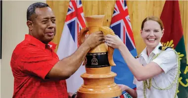  ?? Photo: RFMF Media ?? Republic of Fiji Military Forces (RFMF) Commander Major General Ro Jone Kalouniwai (left) and New Zealand Defence Force (NZDF) Defence Attaché to Fiji Commander (CMDR) Sarah Bamfield with the Sukuna Bowl women’s rugby cup on November 21, 2022.