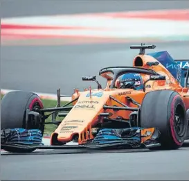  ?? FOTO: EFE ?? El McLaren de Fernando Alonso completó ayer un total de 51 vueltas a Montmeló