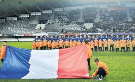  ?? Photo Icon Sport ?? Match au sommet entre les Tricolores et leurs rivales de l’outre-Manche, avec pour les Françaises l’enjeu de leur titre en ligne de mire.