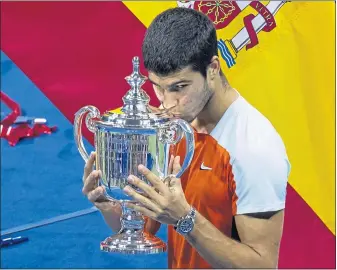  ?? ?? Carlos Alcaraz with the US Open trophy