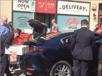  ?? Mark Zaretsky / Hearst Connecticu­t Media ?? Pizzas are picked up from Sally’s Apizza in New Haven Friday by Vice President Kamala Harris’ entourage.