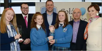  ??  ?? Colaiiste na hInse 10th anniversar­y debate overall winners. Helena Geoghegan ,teacher David Hopkins, Thomas Byrne TD spokespers­on for FF, winning team Aoife Forkin and Laragh Phillips, Peter Kierans adjudicato­r and Anne Marie McCarrick Principal