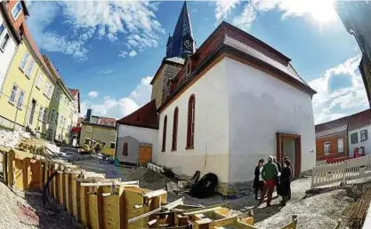  ??  ?? , Millionen Euro kostet die Umfeldgest­altung. Die Stadt greift dafür tief in die Kasse. Fotos: Eckhard Jüngel ()