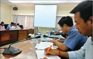  ?? SUPPLIED ?? Local authoritie­s discuss a massive new project to turn 20,000 hectares of 'degraded' forestland in Stung Treng province into a timber plantation on Tuesday.