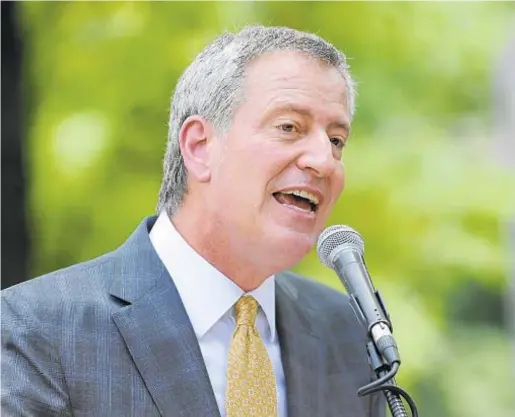  ?? ANDREW SAVULICH/NEW YORK DAILY NEWS ?? Before he became mayor, Bill de Blasio warned about the dangers of lead in the city's public housing system.