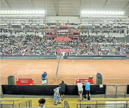  ?? SERGIO LLAMERA / AAT ?? Todo listo. El estadio Aldo Cantoni, preparado para recibir la serie entre Argentina y Brasil.