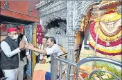  ?? AKHILESH OFFERS PRAYERS AT KAAL BHAIRAV TEMPLE IN KASHI ?? Samajwadi Party (SP) national president Akhilesh Yadav at Kaal Bhairav temple in Varanasi on Saturday.