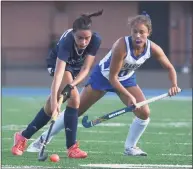  ?? Dave Stewart / Hearst Connecticu­t Media ?? Staples’ Sofia Fidalgo-Schioppa (25) plays the ball near midfield, while Darien’s Maddy Hult (6) defends during a field hockey game in Darien on Wednesday.