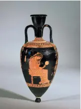  ??  ?? An Athenian red-figure vase depicting a woman doing her hair, circa 430