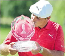  ?? DAVID DERMER/THE ASSOCIATED PRESS ?? American Bryson DeChambeau kisses the champion’s trophy after winning the Memorial golf title in a playoff Sunday in Dublin, Ohio, for his second PGA Tour victory in two years.