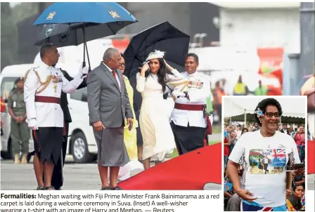  ?? — Reuters ?? Formalitie­s: Meghan waiting with Fiji Prime Minister Frank Bainimaram­a as a red carpet is laid during a welcome ceremony in Suva. (Inset) A well-wisher wearing a t-shirt with an image of Harry and Meghan.