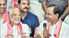  ?? KUNAL PATIL /HT ?? TRS leader K Chandrasek­har Rao (right) speaks to the media in Telangana on Tuesday.