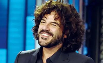  ??  ?? 2021 Francesco Renga, 52 anni, durante il recente annuncio del cast di Sanremo 2021. Il cantante interprete­rà all’Ariston «Quando trovo te»