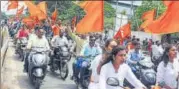  ?? SHANKAR NARAYAN/HT PHOTO ?? The bandh supporters take out a bike rally near Yerawada in Pune on Thursday.