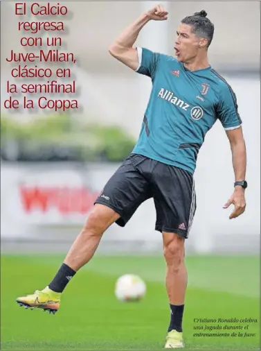  ??  ?? Cristiano Ronaldo celebra una jugada durante el entrenamie­nto de la Juve.