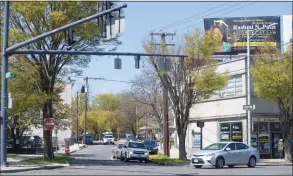  ?? H John Voorhees III / Hearst Connecticu­t Media ?? A view of Danbury from Elm Street and Kennedy Park on Friday.