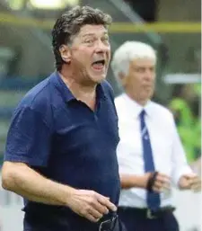  ??  ?? Carica
Walter Mazzarri, 57 anni, guida il Toro da bordocampo Il tecnico toscano è granata dal gennaio 2018