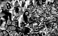  ?? ZHU XINGXIN / CHINA DAILY ?? People face a jungle of shared bikes near the Lishuiqiao subway station in Beijing in June.