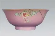  ??  ?? An exhibition chroniclin­g 700 years of the history of Minhang County includes a pink ceramic pink bowl (above) from the Qing Dynasty (1644-1911) and a piece of blue cloth (left) from Ming Dynasty (1368-1644). — Ti Gong
