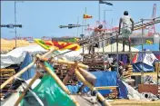  ?? REUTERS ?? Protesters dismantle their tents from a seafront tent camp in Colombo, Sri Lanka.