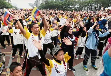  ??  ?? Healthy pursuit: Participan­ts enjoying themselves during a mass aerobic exercise.