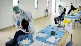  ?? S. GARCÍA ?? Los pacientes de Valdepasil­las acuden a la iglesia del Espíritu Santo.