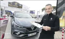  ??  ?? Direction le col du Canadel dans le baquet de droite de la nouvelle Renault Megane RS cravachée par les mains expertes de David Praschl. Attention, ça va voler bas !