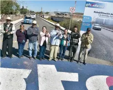  ??  ?? La pavimentac­ión de calle Luis Donaldo Colosio, acceso principal a la comunidad Laguna Larga, beneficia directamen­te 4 mil personas.